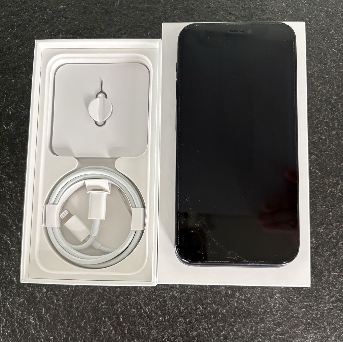 Apple Telefoni cellulari / Smartphones: Apple iPhone 12 mini schwarz 64gb – Usato da La Neuveville venduto da Sunsetrise 2