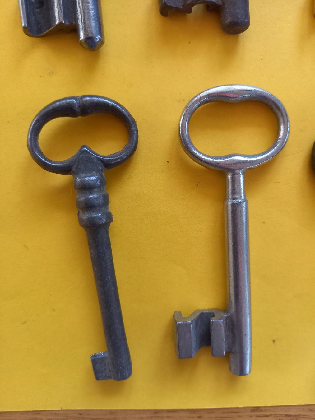 Chiavi: Lot de 10 diverses anciennes clefs – Usato da Rossens FR venduto da Souris1 9
