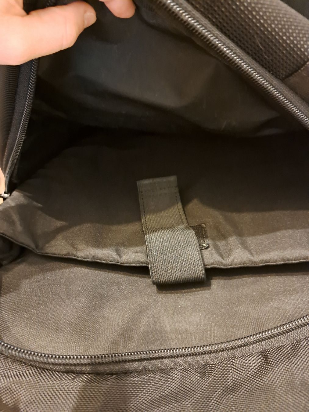Zaini: Praktischer, schwarzer Notebookrucksack – Usato da Triesenberg venduto da Anastasia26 3
