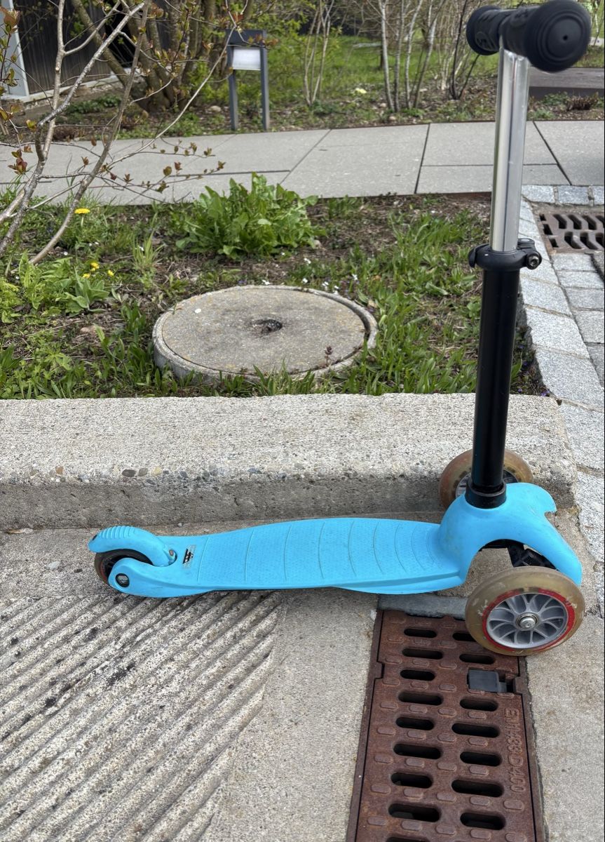 Micro Veicoli per bambini: Micro Mini Micro Kickboard Roller, Top Zustand, Blau! – Usato da Maur venduto da Sale_inthe_city 2