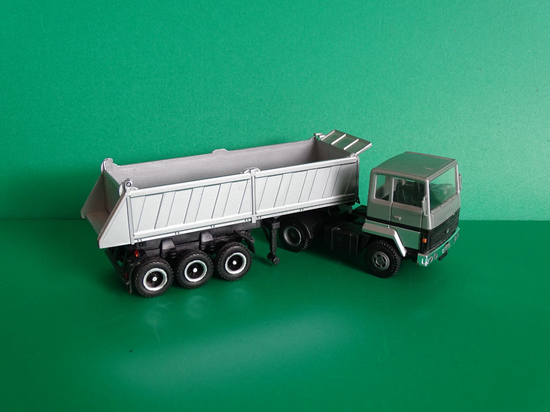 Herpa Modellini d'auto: LKW von Herpa 1/87 – Usato da Bretzwil venduto da Meex 1