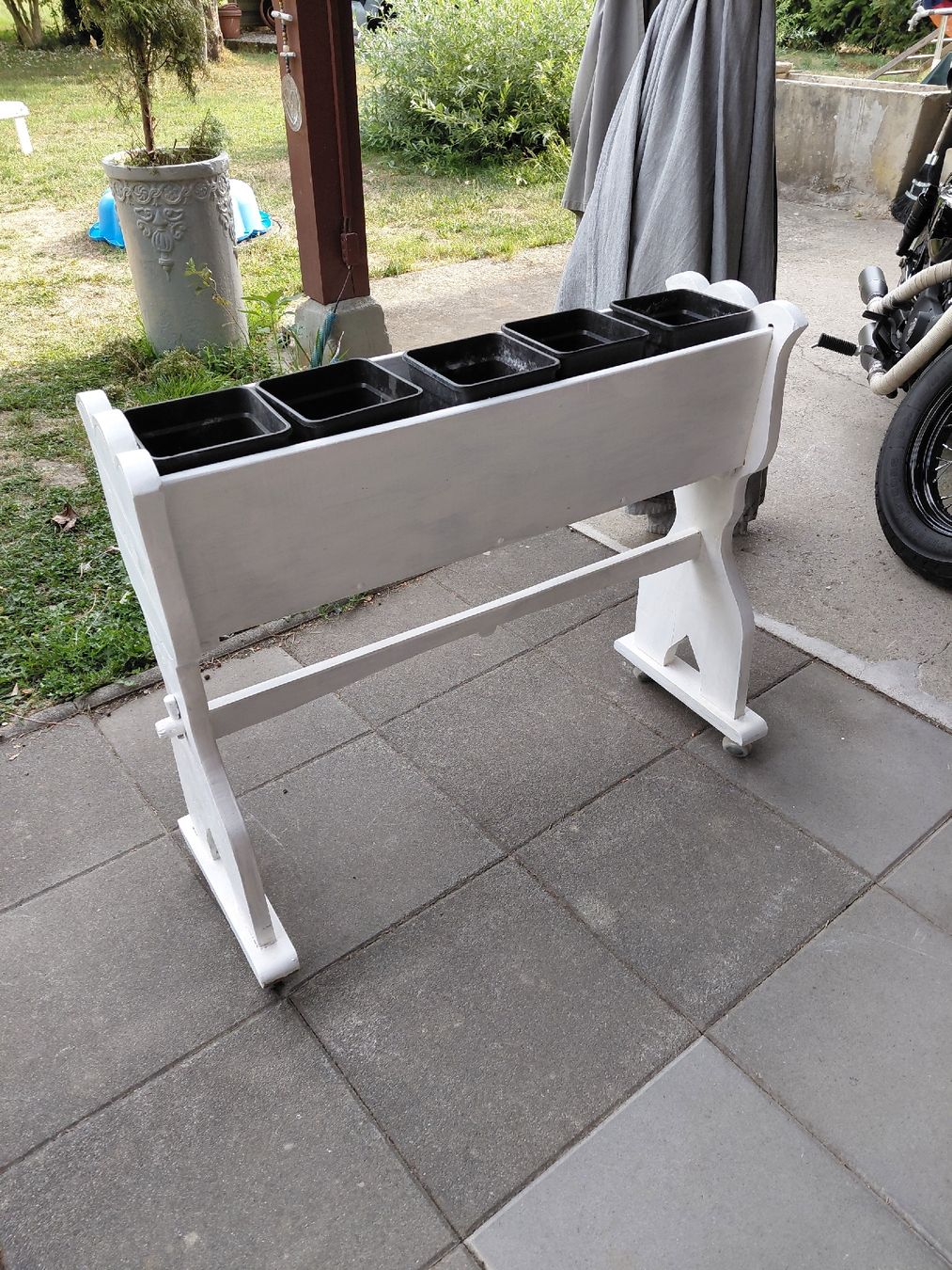 Sonstiges für Haushalt & Wohnen: Blumenmöbel auf rollen b89xt27xh79cm – Gebraucht aus zuchwil von parson65