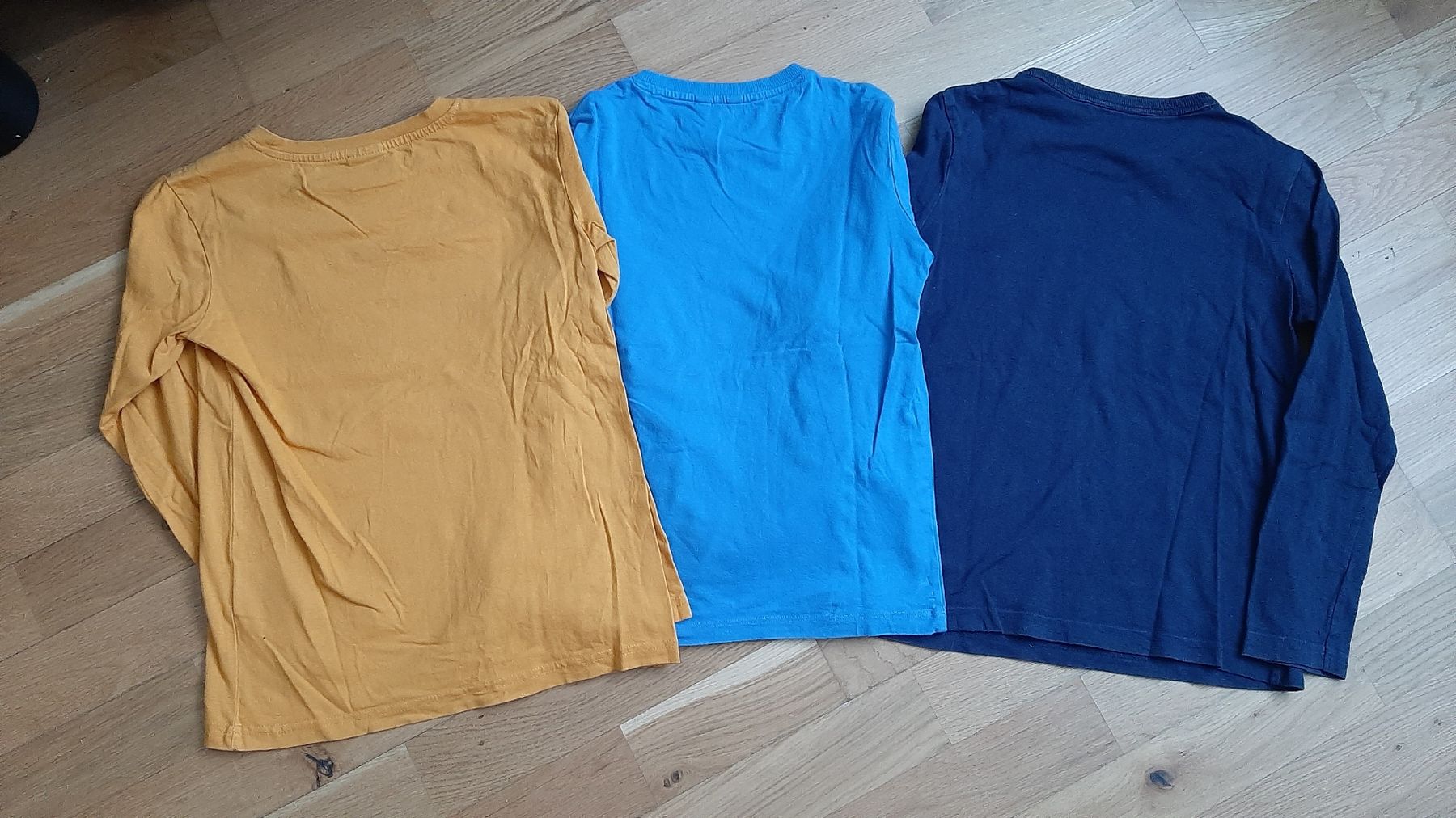 Maglioni & Felpe: 3 Langarm-Shirts Grösse 134 – Usato da Dübendorf venduto da Luuuusmeitli12 4