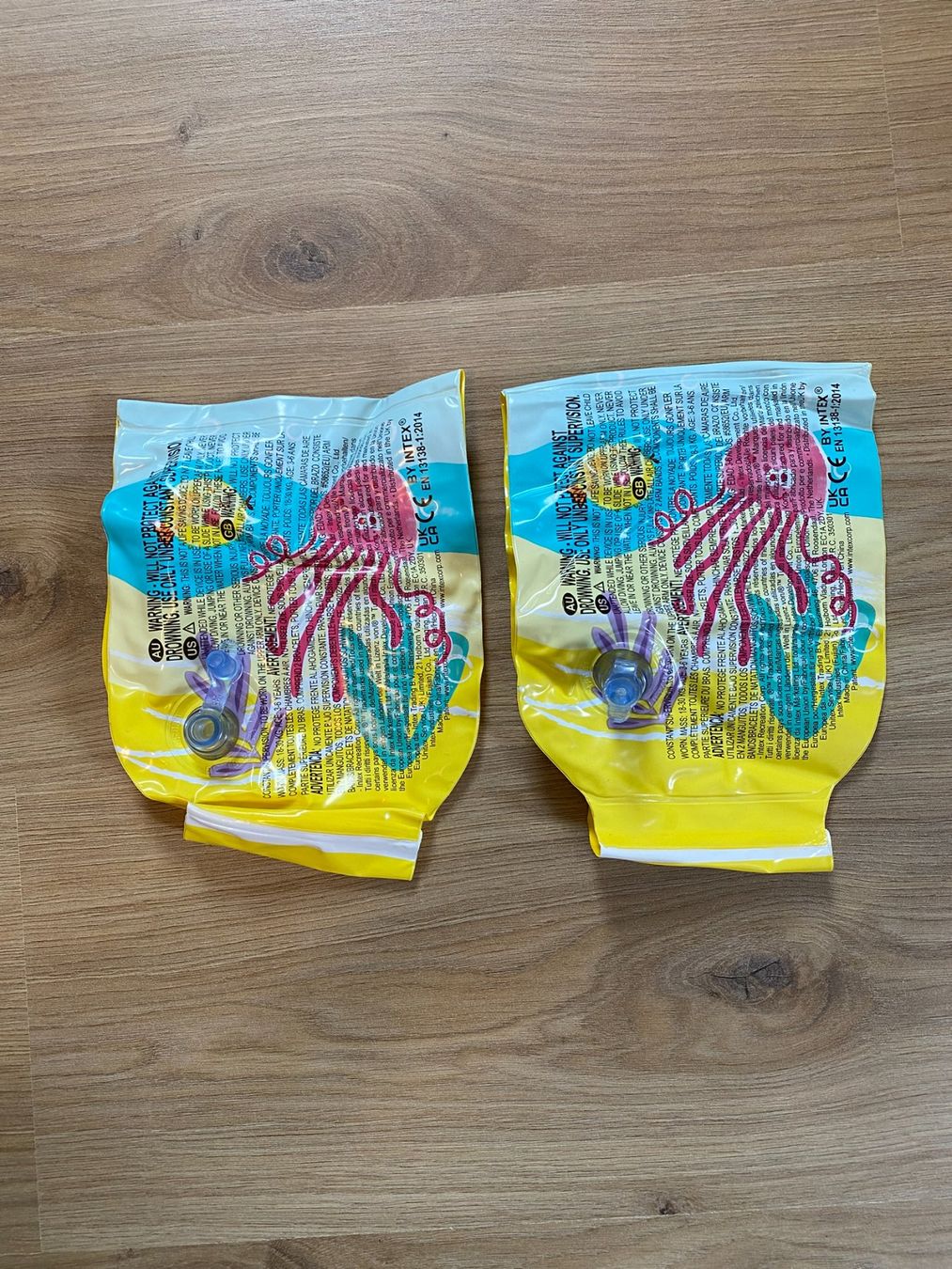 Giochi: Brassard pour piscine/eau jaunes enfants avec dessins – Usato da Delémont venduto da elena_neuhaus 1