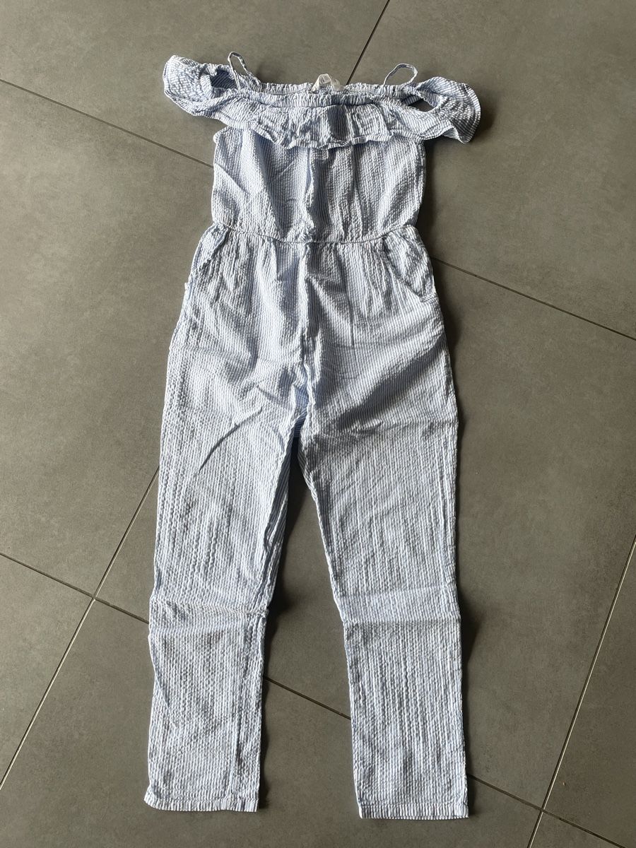 H&M Tute: Combinaison rayée H&M, taille 134 – Usato da Montsevelier venduto da Leamnoev