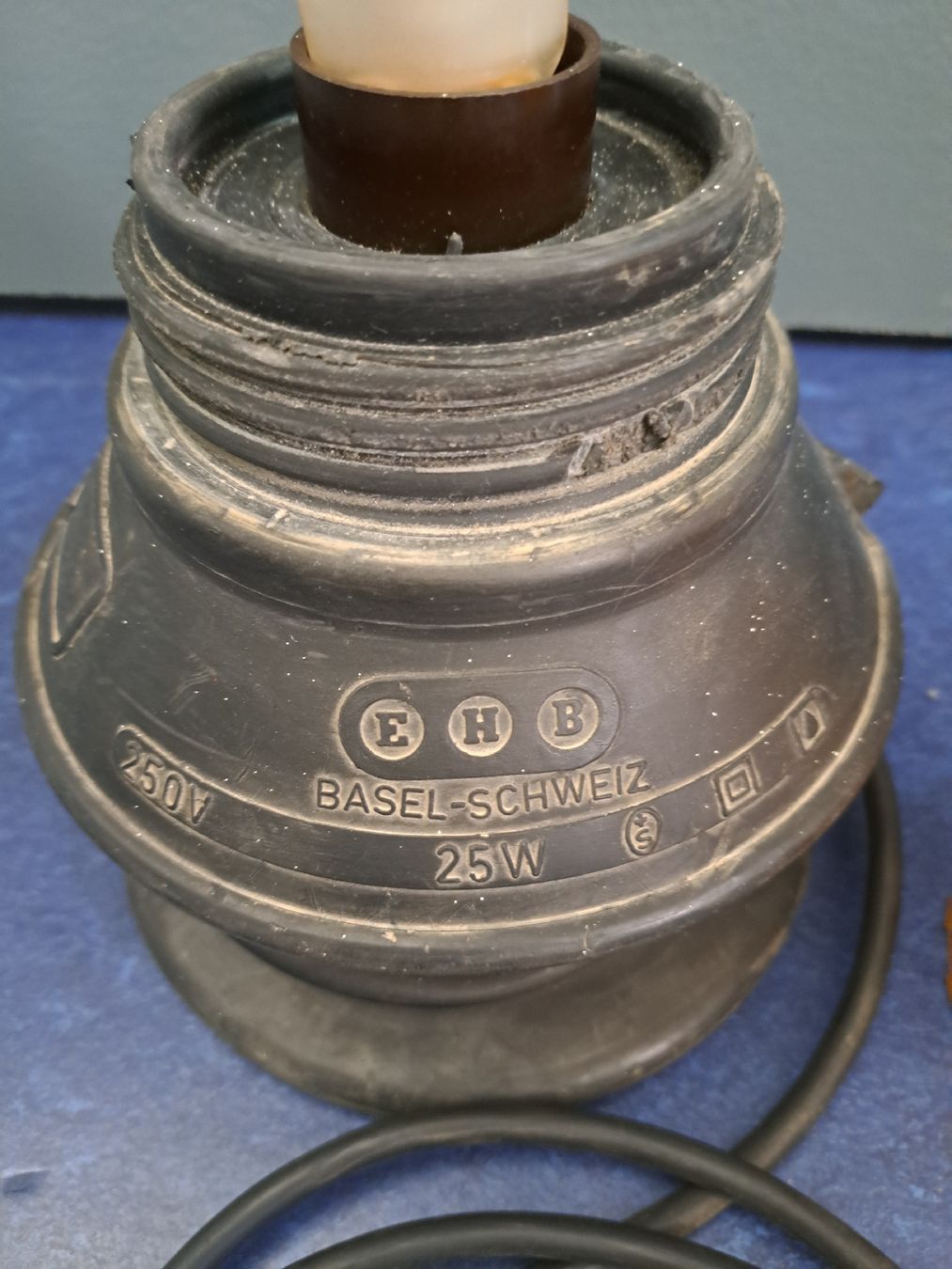 Lampade: Baustellen Warnlampe Nachttischlampe – Usato da bad zurzach venduto da jue_5xhl 2