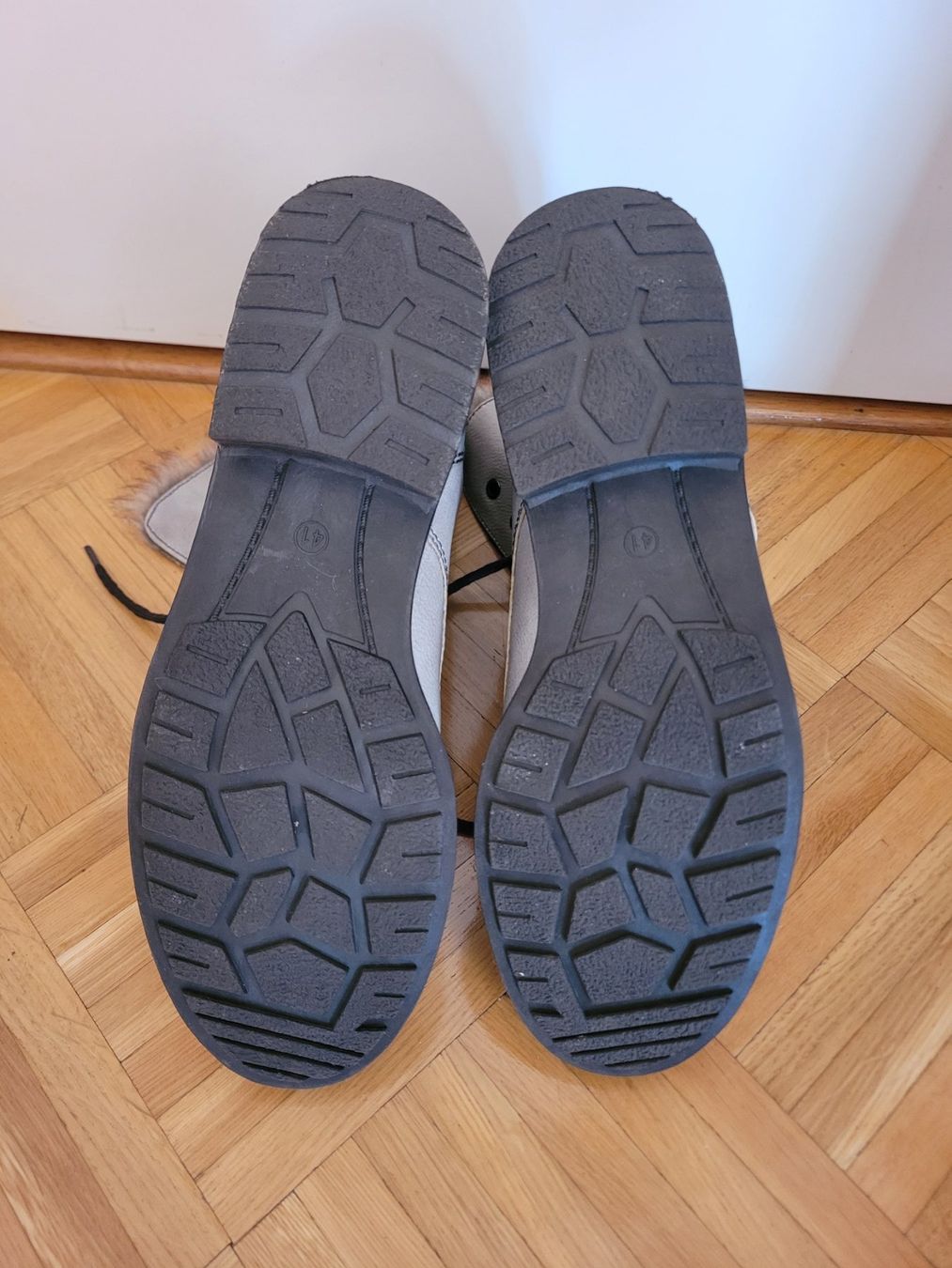 Scarpe da donna: Bottes fourrées Taille 41(neuves) – Nuovo e nell'imballaggio originale da Plan-les-Ouates venduto da vla_9sr9 1