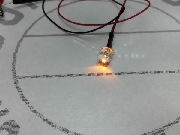 Componenti elettronici: Flachkopf-LED 5mm verkabelt 12V DC, gelb – Nuovo (secondo la descrizione) da Luzern venduto da Salefactory 1