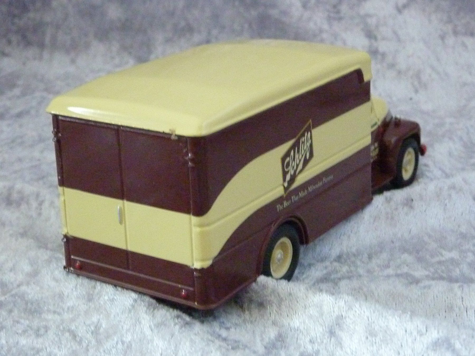 Corgi Toys Modellini d'auto: Diamond T620 Box Van Schlitz  1:50 – Nuovo e nell'imballaggio originale da Dürrenäsch venduto da modellautos4you 2
