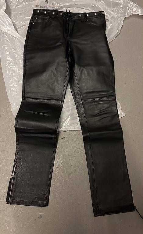 Pantaloni: Echte neue Lederhose – Usato da Möriken AG venduto da Marisa043