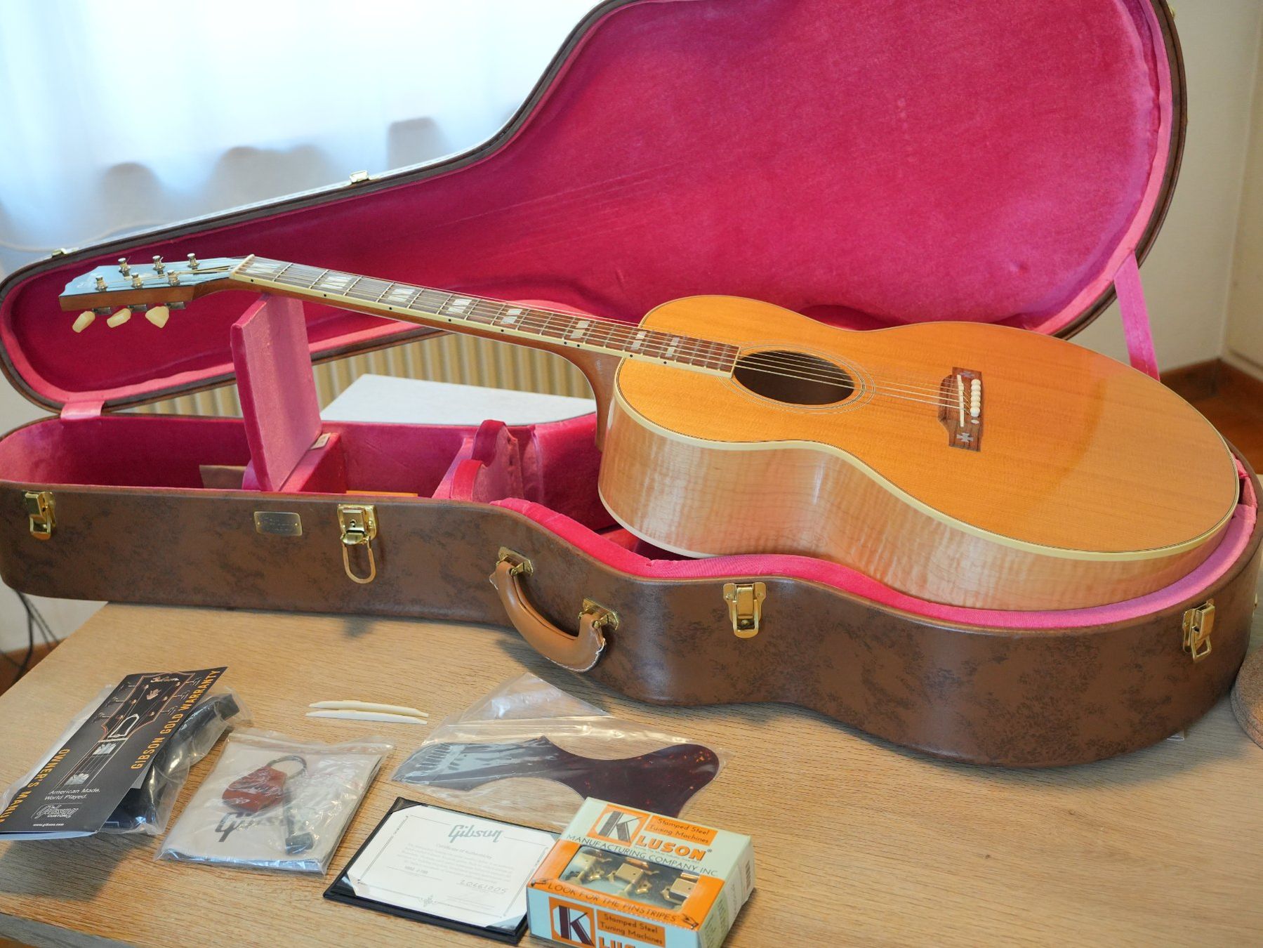 Gibson Strumenti musicali: Gibson 1952 J-185 – Usato da Biel/Bienne venduto da smartinisi 1