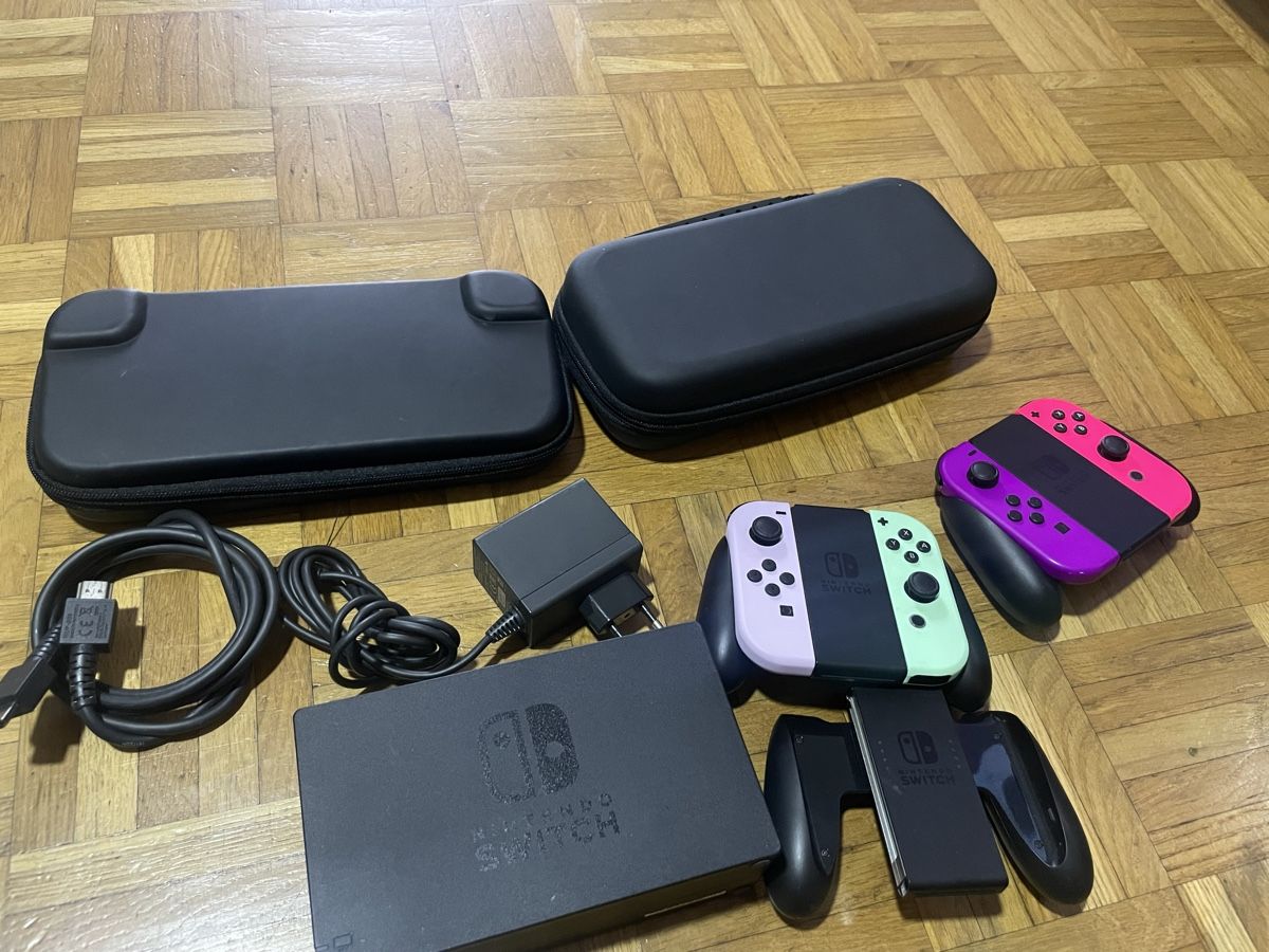 Nintendo Console: 2x Nintendo Switch Mit Viel Zubehör  – Usato da Zürich venduto da semi16 5