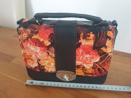 Tasche wie Neu  ca. 22x17x10 cm