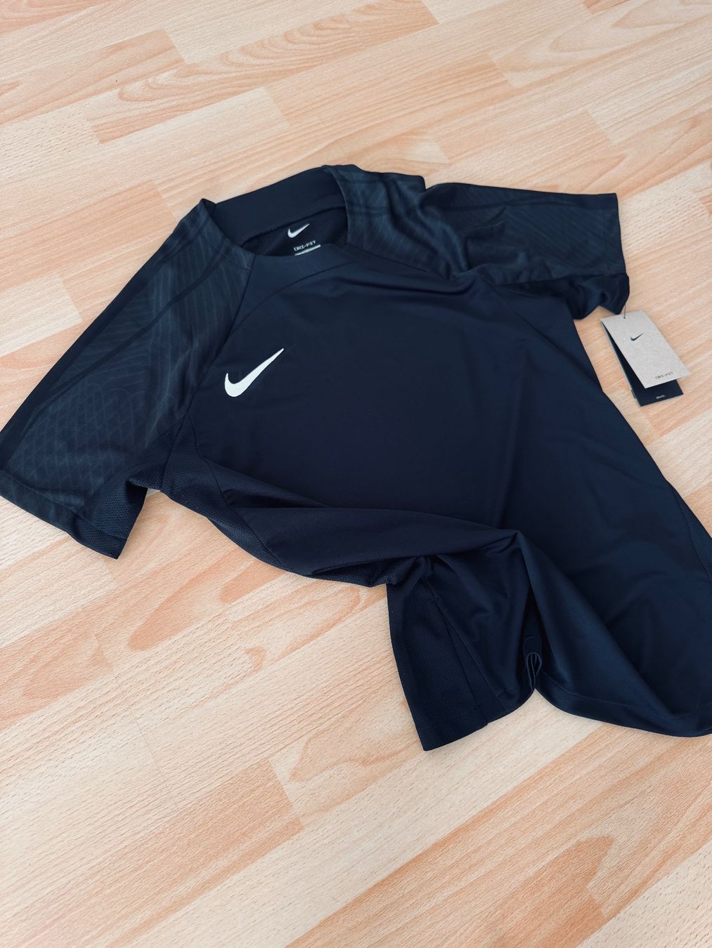 Nike T-shirts: Nike Performance – Neuf avec emballage d'origine à Oftringen par bmw_b8bm 4