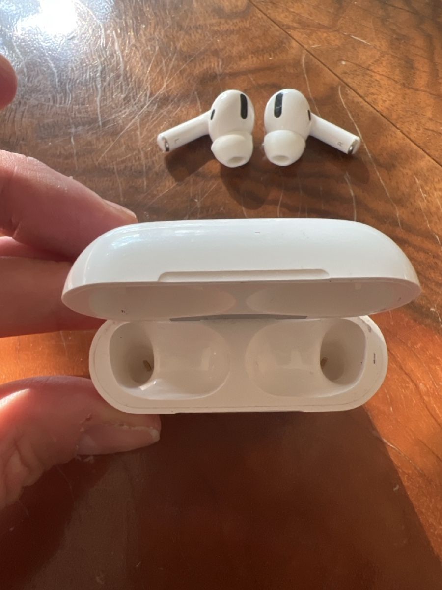 Apple Cuffie: Airpods Pro White Used A2190 EMC – Usato da Zürich venduto da vik_isi 2