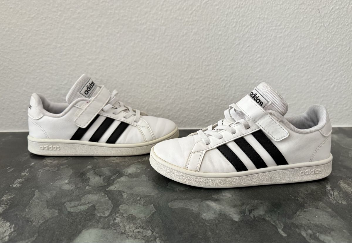 Adidas Scarpe per ragazzi: Adidas Kinder Sneaker, Grösse 32 – Usato da Flumenthal venduto da Krajan 3