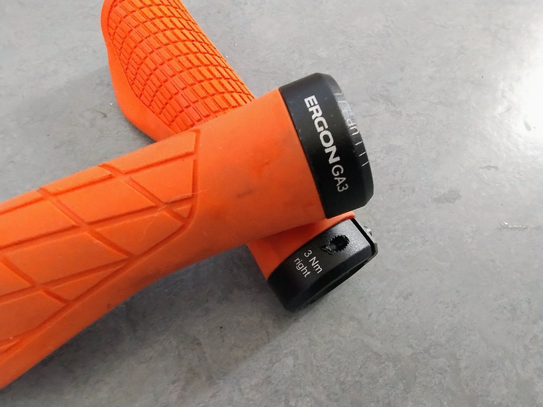 Ergon Pezzi di ricambio: Ergon GA3 Large Lenkergriffe - juicy orange -  Large – Usato da Beckenried venduto da SCHEMA79 1