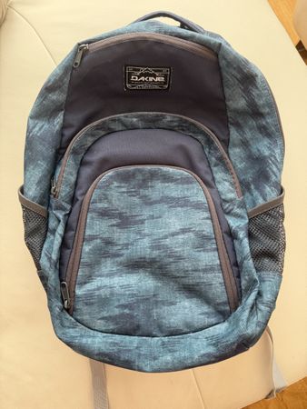 sehr schöner Dakine Rucksack Schule Freizeit