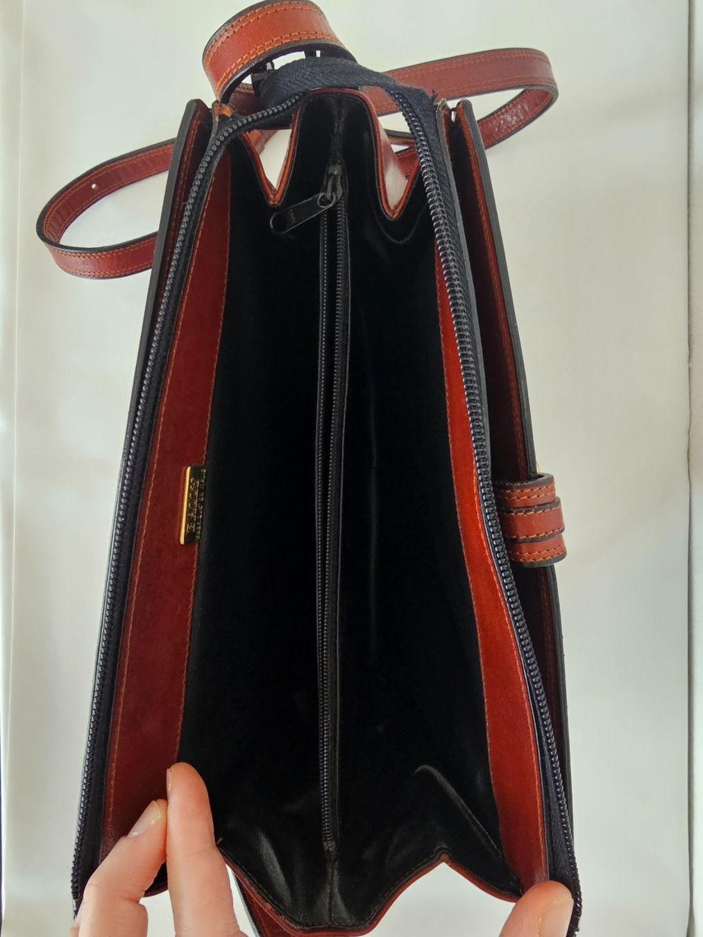 Bally Borse da donna: Bally Leather Crossbody / Shoulder Bag – Usato da Origlio venduto da ann_q6qv 8