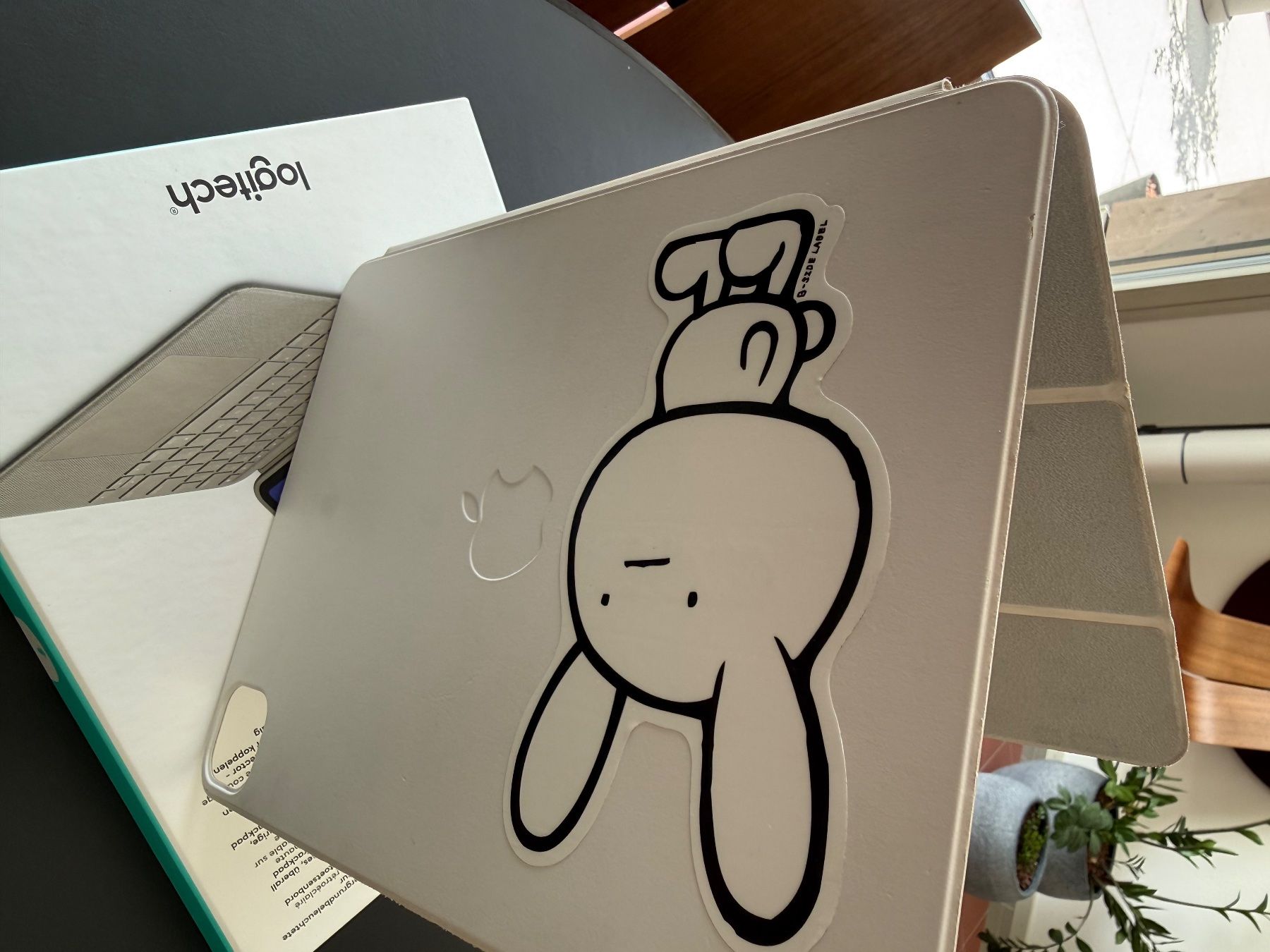Apple Tablet PC: iPad Pro 11" (2. Gen. 2020) 256 GB Space Grey & Logitech – Usato da Greifensee venduto da 315ch1 5