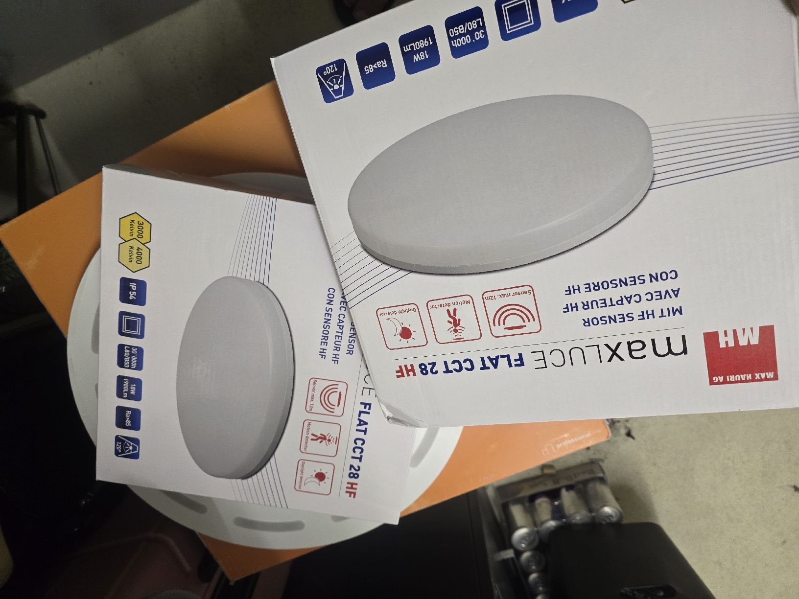 Lampadari & plafoniere: 2x Lampen Maxlux Deckenleuchte FLAT CCT 28 HF neu – Nuovo e nell'imballaggio originale da Cham venduto da NeraHandel