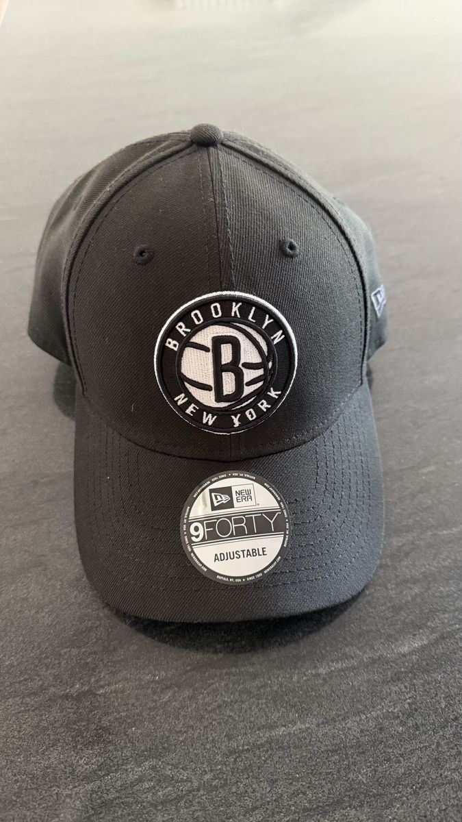New Era Copricapi, berretti & cappellini: New Era Brooklyn 9FORTY cap – Usato da Veltheim AG venduto da KimiSinger