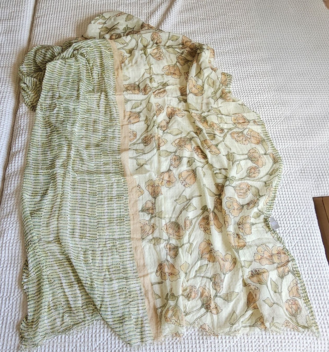 Nile Foulards & écharpes: Nile Schal - 100% Modal - Blumenmuster – D'occasion à Kollbrunn par Antikmann