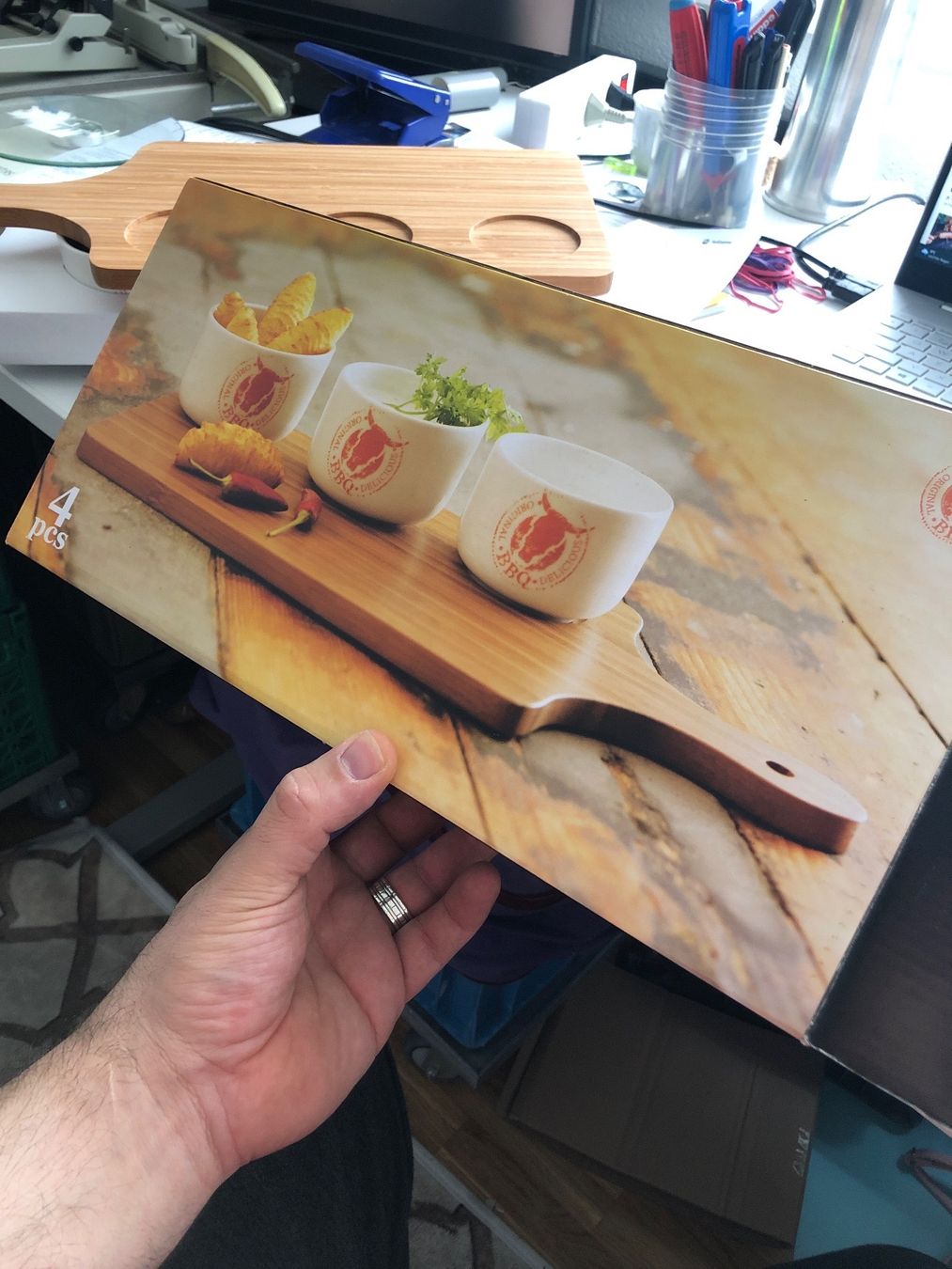 Tazze: BBQ Set 4 teilig Servisset mit Bambusbrett – Nuovo e nell'imballaggio originale da Zürich venduto da Alibaba1234 3