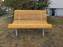Klassische Gartenbank Holz/Metall  Ergonomisch & Wetterfest