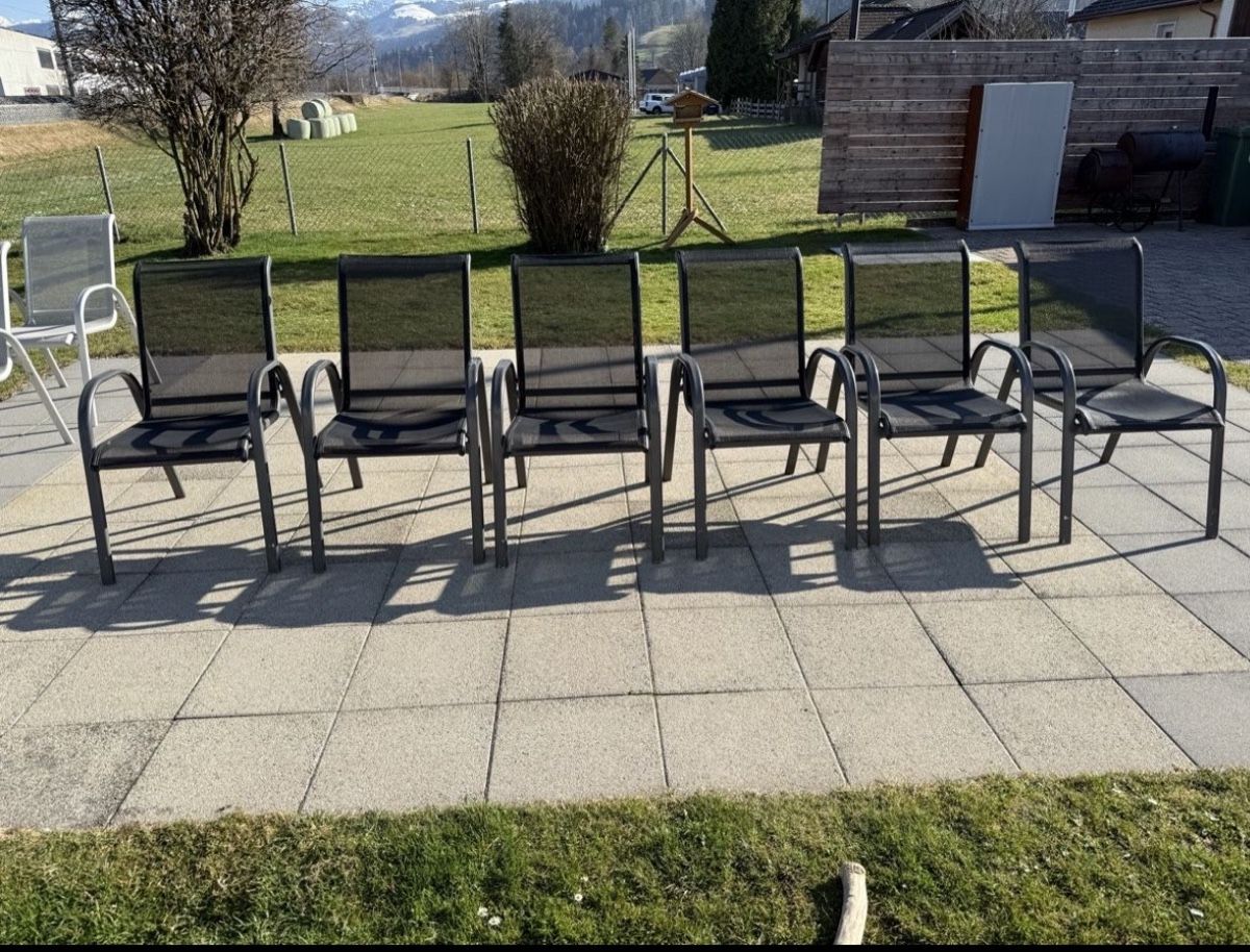 Sedie: 6 Gartenstühle, schwarze Netzbespannung – Usato da Au SG venduto da Houseofkeichousaurus