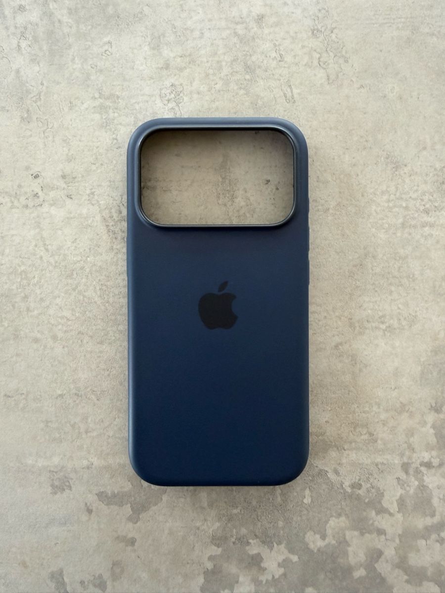 Apple Covers & Schutzfolien: Apple iPhone 17 Pro Silikonhülle in dunkelblau – Neu (gemäss Beschreibung) aus Winkel von betterade 1