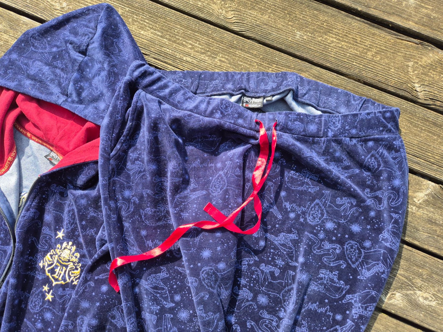 Lotti di vestiti: Harry Potter Jogginganzug "Hogwarts" Grösse XXL Oversize – Usato da Bassersdorf venduto da retrolab 7