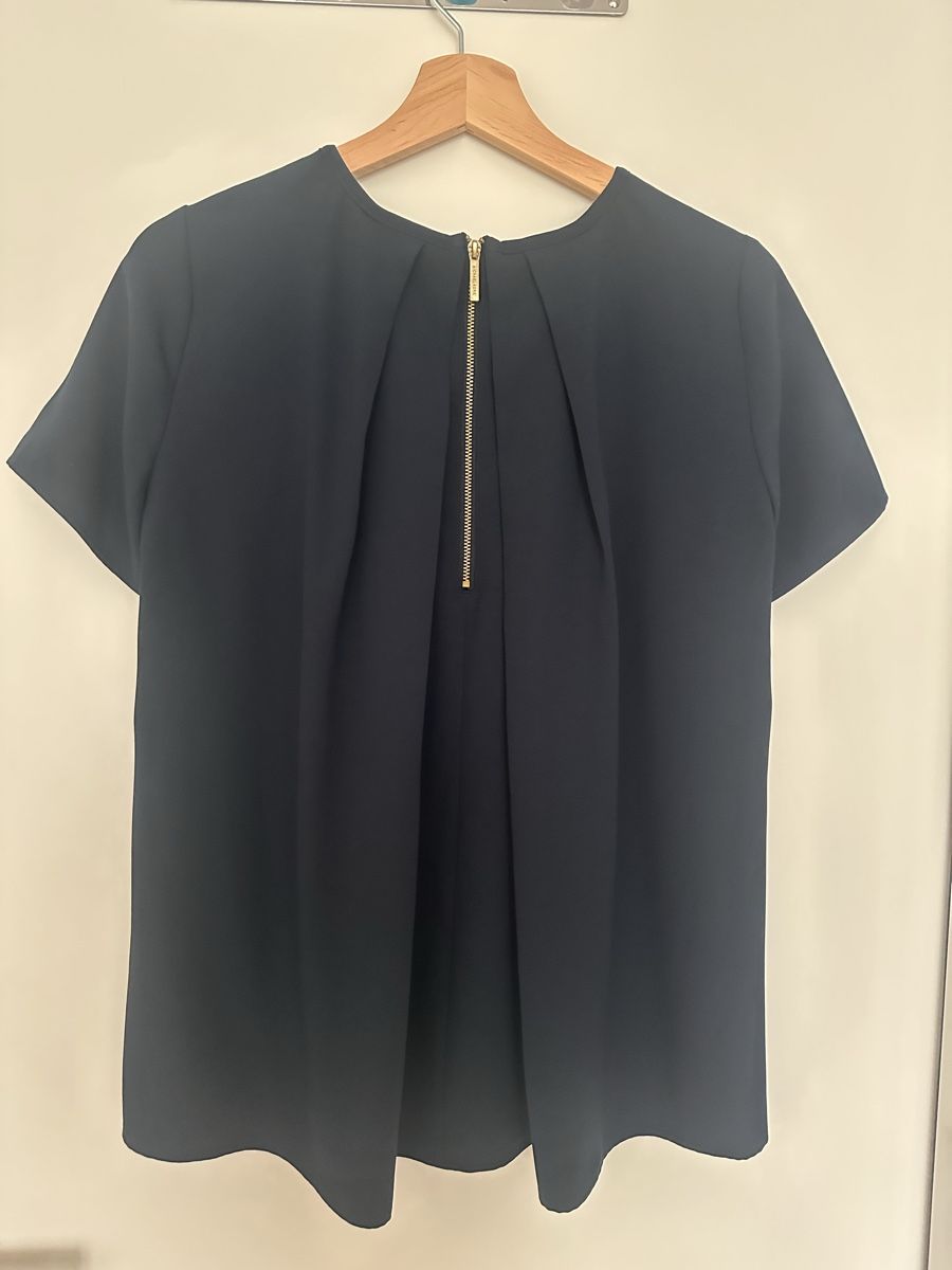 Michael Kors Top: Michael Kors Top - Navy, Size S, Sleek & Stylish! – Usato da Unterägeri venduto da aig_7jjx 2