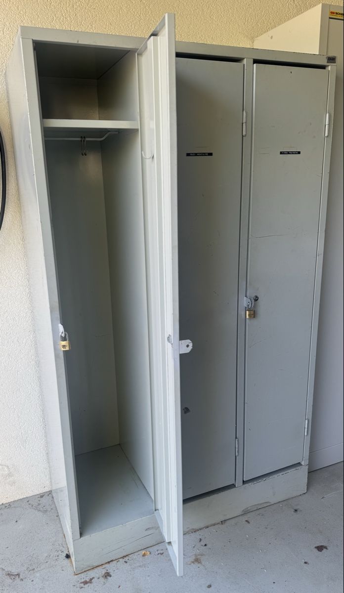 Guardaroba: Spind - 3er Garderobenschrank – Usato da Oberhasli venduto da kines69 2