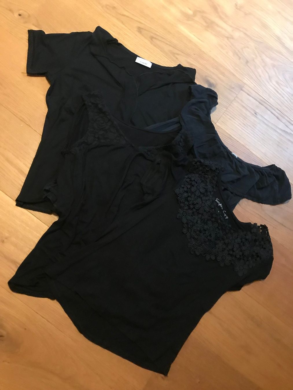 T-shirt: 4 schwarze Shirts Gothic – Usato da Freudwil venduto da Feenland2010