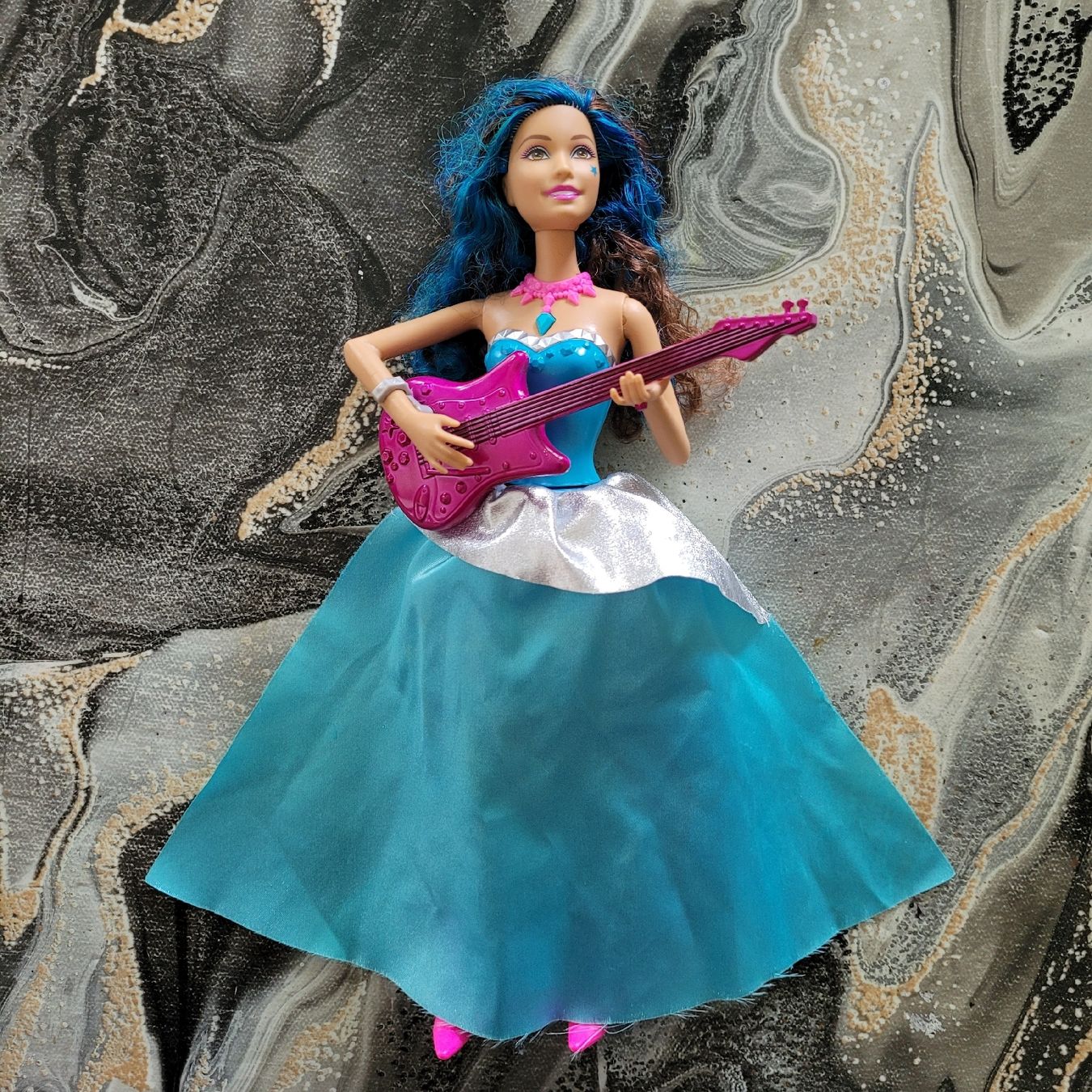 Spielzeuge: Barbie mit Gitarre – Gebraucht aus Niederbuchsiten von klengyel