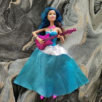Barbie mit Gitarre