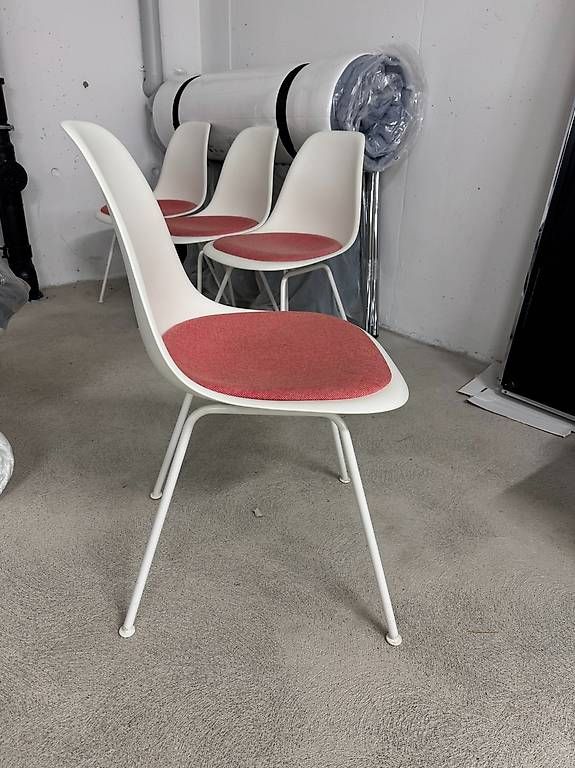 Chaises: 4 Vitra Eames Plastic Side Chairs DSX Designklassiker – D'occasion à Engelberg par pun_k5tr 1
