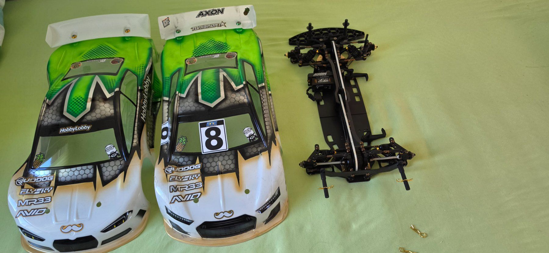 Modellismo RC: RC Auto AXON 1:10 Karosserie Set mit Chassis – Usato da Zürich venduto da Heute99