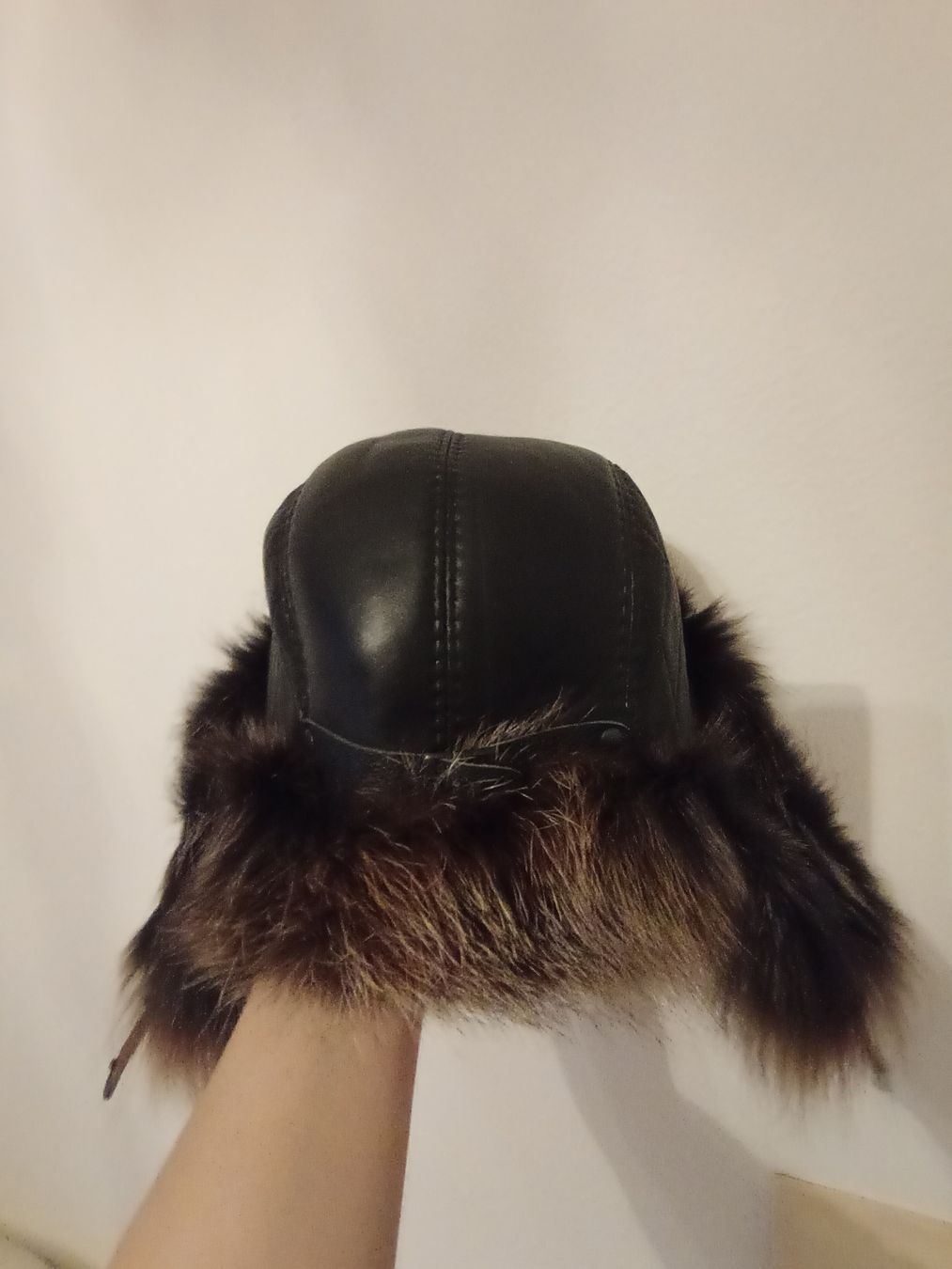 Hüte, Mützen & Caps: Bonnet en fourrure et cuire. – Neu (gemäss Beschreibung) aus Fribourg von mal_8zjh 1
