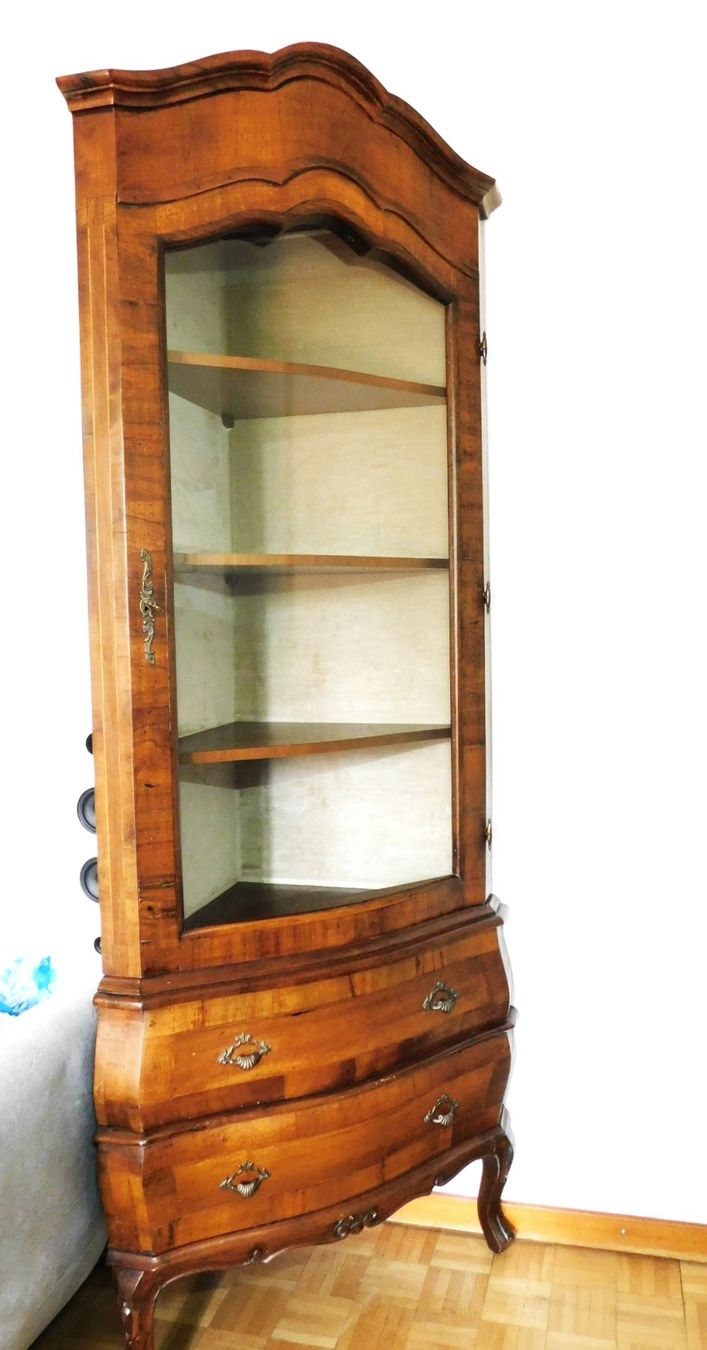 Vetrine: Antiker Eckregal Schrank Vitrine Barock Stil Nussbaum – Usato da Emmenbrücke venduto da Ulisse-22