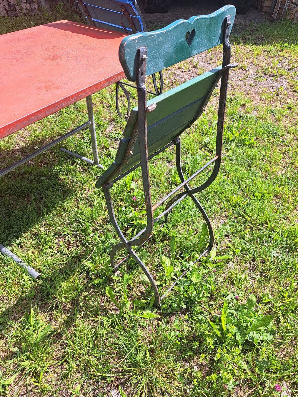 Set di tavolo e panche: Gartentisch aus Blech, klappbar, mit 4 Stühlen, antik – Usato da Fahrni b. Thun venduto da skippy99 5