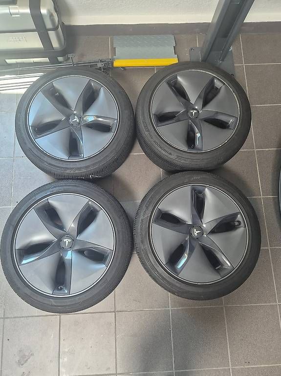 Pneumatici & Ruote complete: Roues Aero Tesla Model 3 18 pouces – Usato da Bussigny venduto da NoLimiit