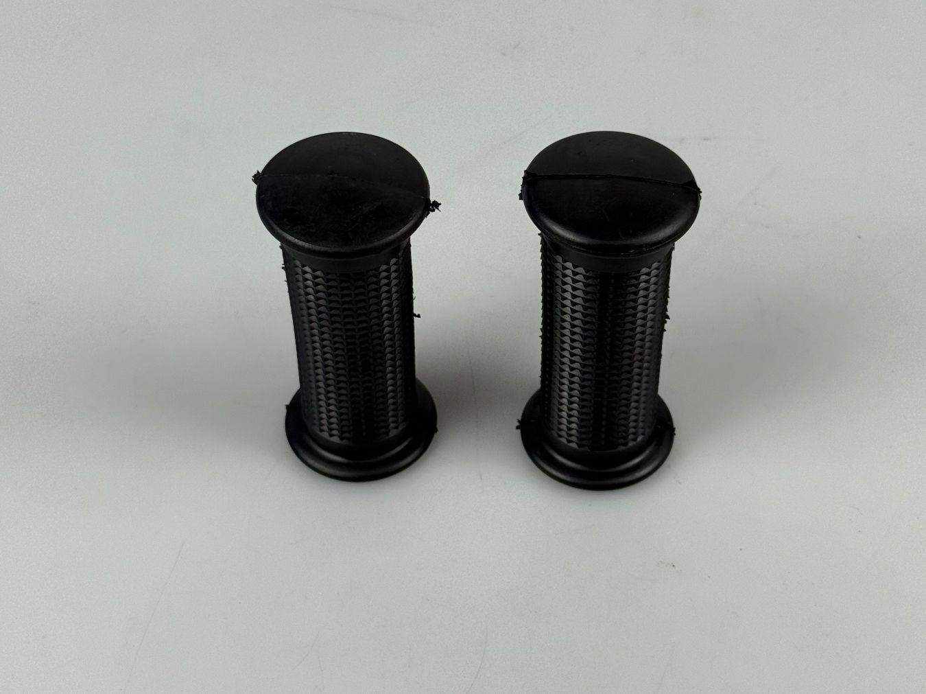 Puch Mofas: Fussraster Gummi Puch Sprinter/K usw – Neu und originalverpackt aus Hallau von mofaplus