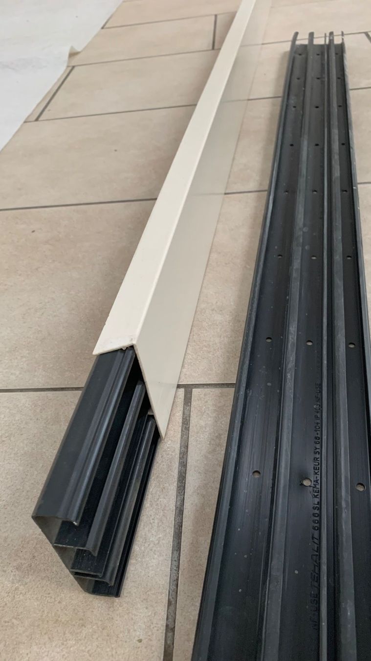 Cavi: 12m Kabelkanal à 10cm x 2.5cm – Usato da Basel venduto da Schmutpa