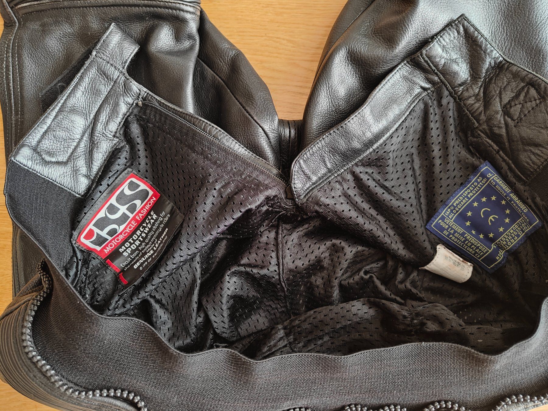 IXS Hosen: IXS Motorrad Lederhose Gr. 54 – Gebraucht aus Basel von Tiger16 2