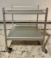 Aluminium Beistelltisch / Servierwagen mit 2 Ablagen