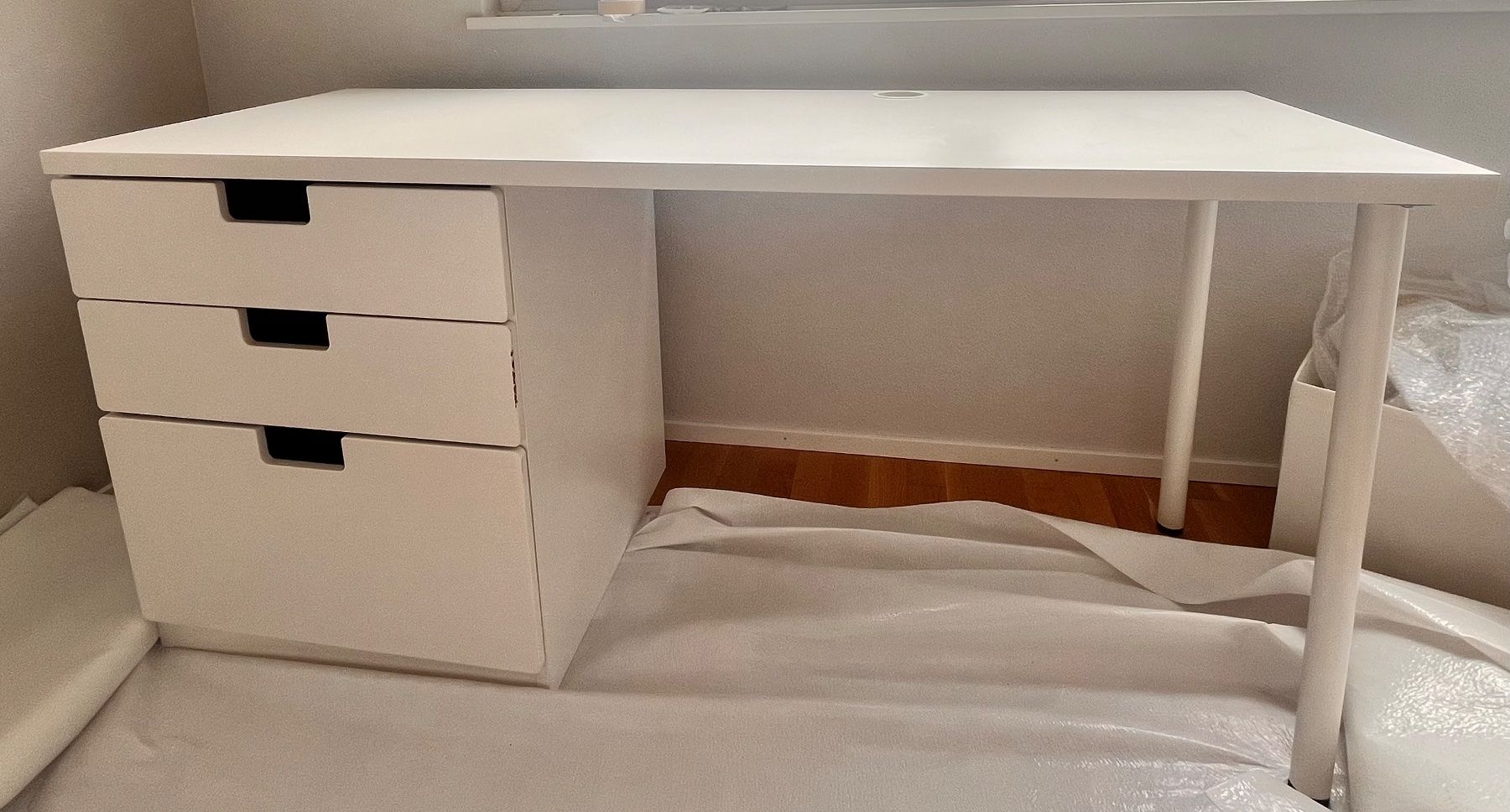 Ikea Scrivanie: Bureau IKEA 3 tiroirs – Usato da Fribourg venduto da Mikassassa