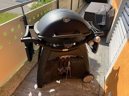 Weber Gasgrill mit Abdeckhaube