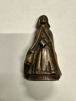Statuette en bronze, cloche de table.